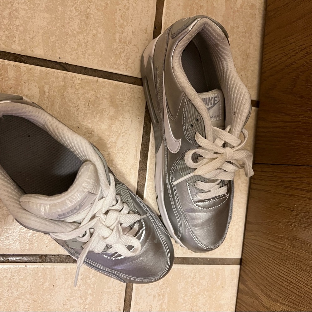Metallic silver air max size 5 Kids